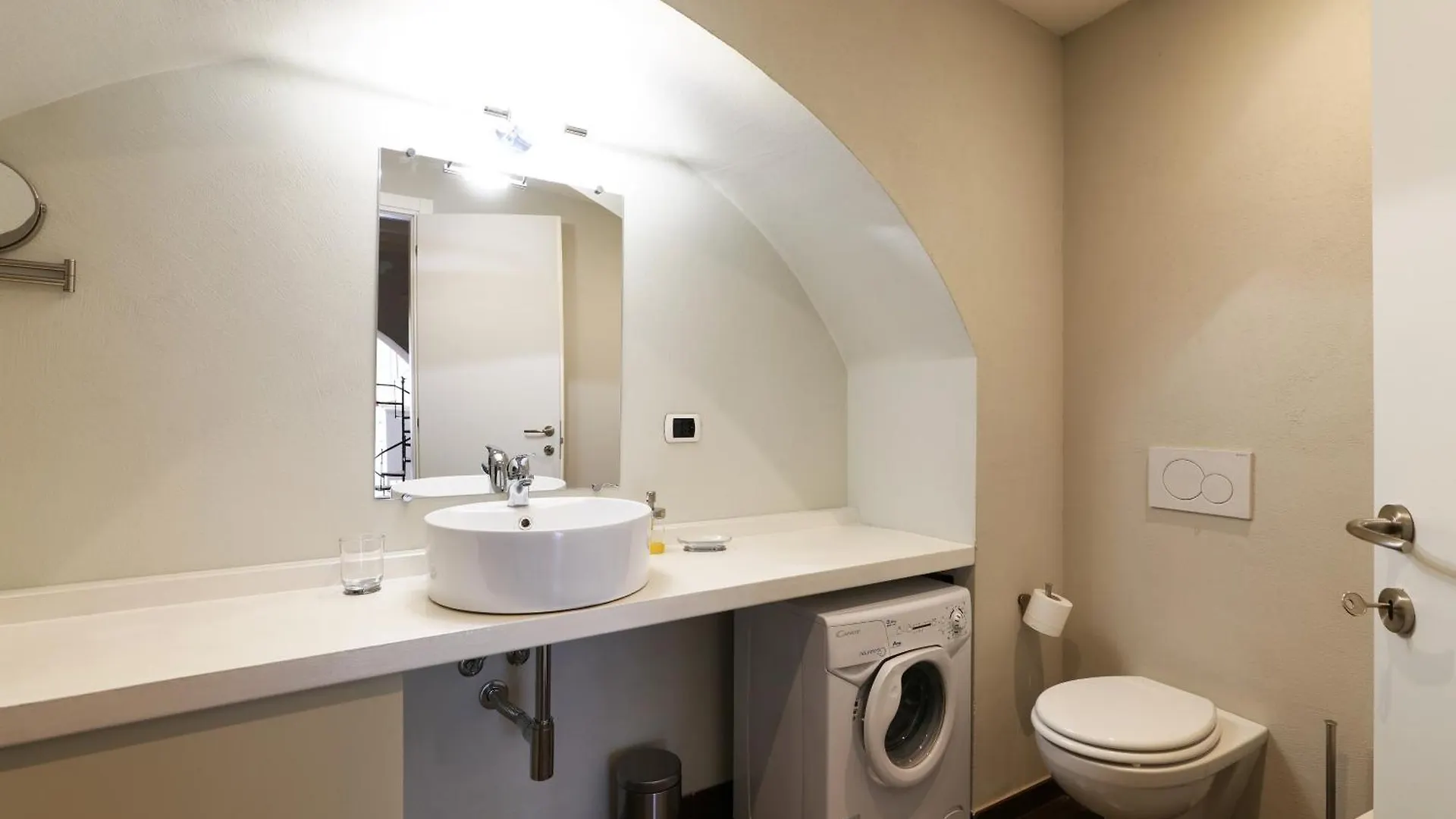 Elegant Rosales Apt. 米兰