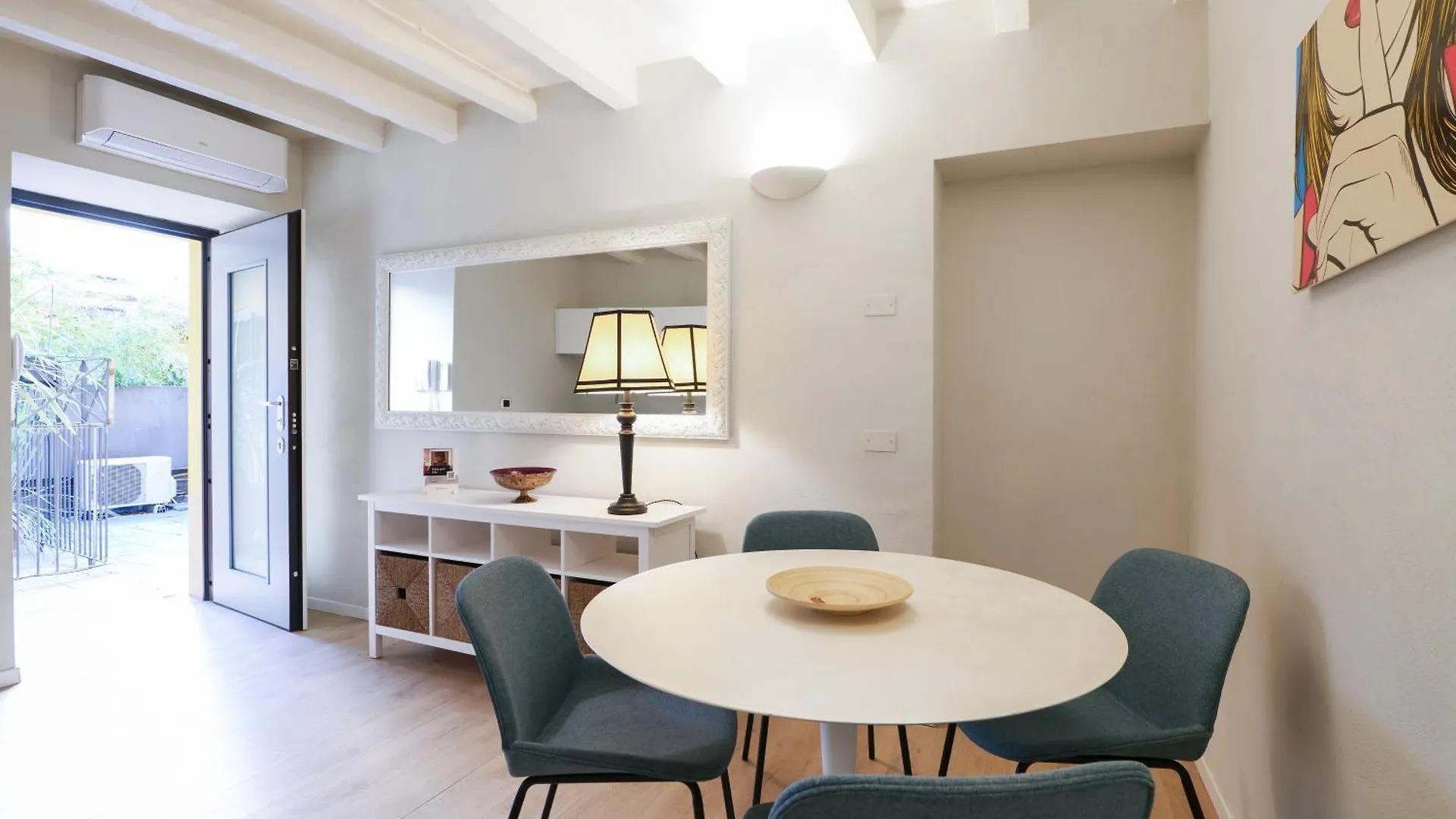 Elegant Rosales Apt. Milan 0*,  Italy